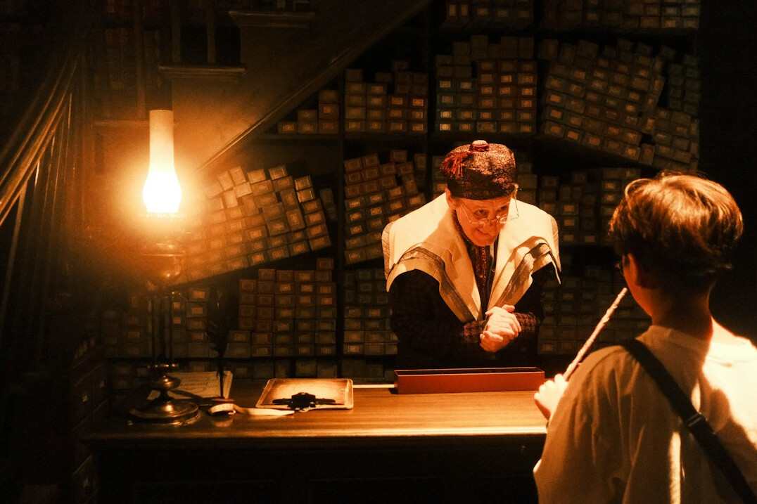 store detective in disguise